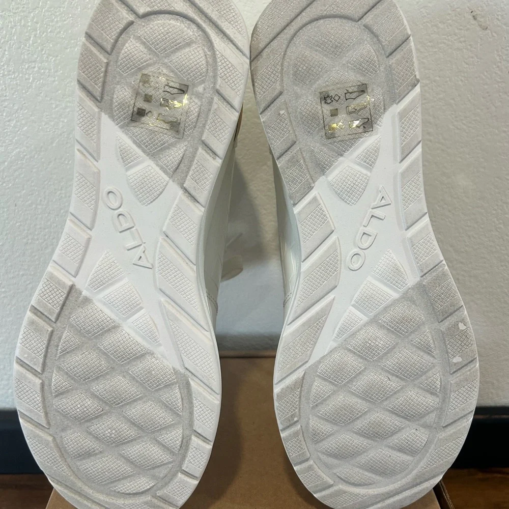 Aldo Adwiwia Women's Trainers
Trainers Wedge Sneakers Gold Outline Zipper Size 9 - Picture 11 of 13